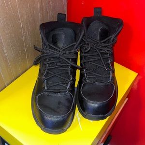 ACG Nike boots like new!!!